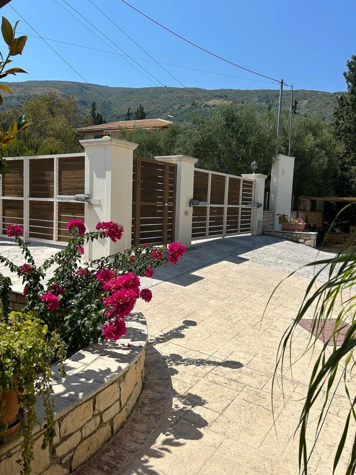 Villa Clairy Mouzákion Exterior foto